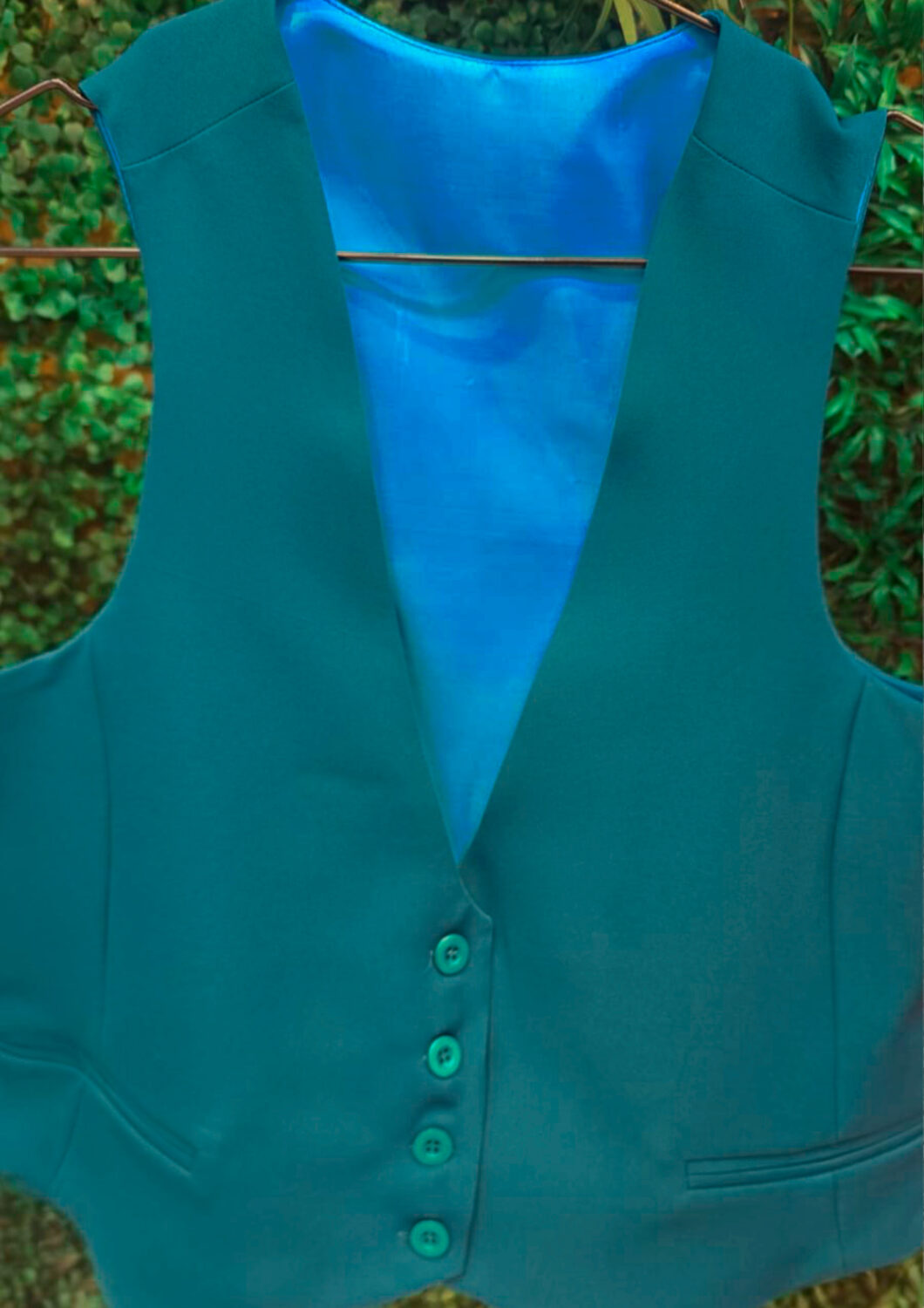 CONJUNTO SASTRERO: Chaleco Corto y Pant Chupin - Image 6